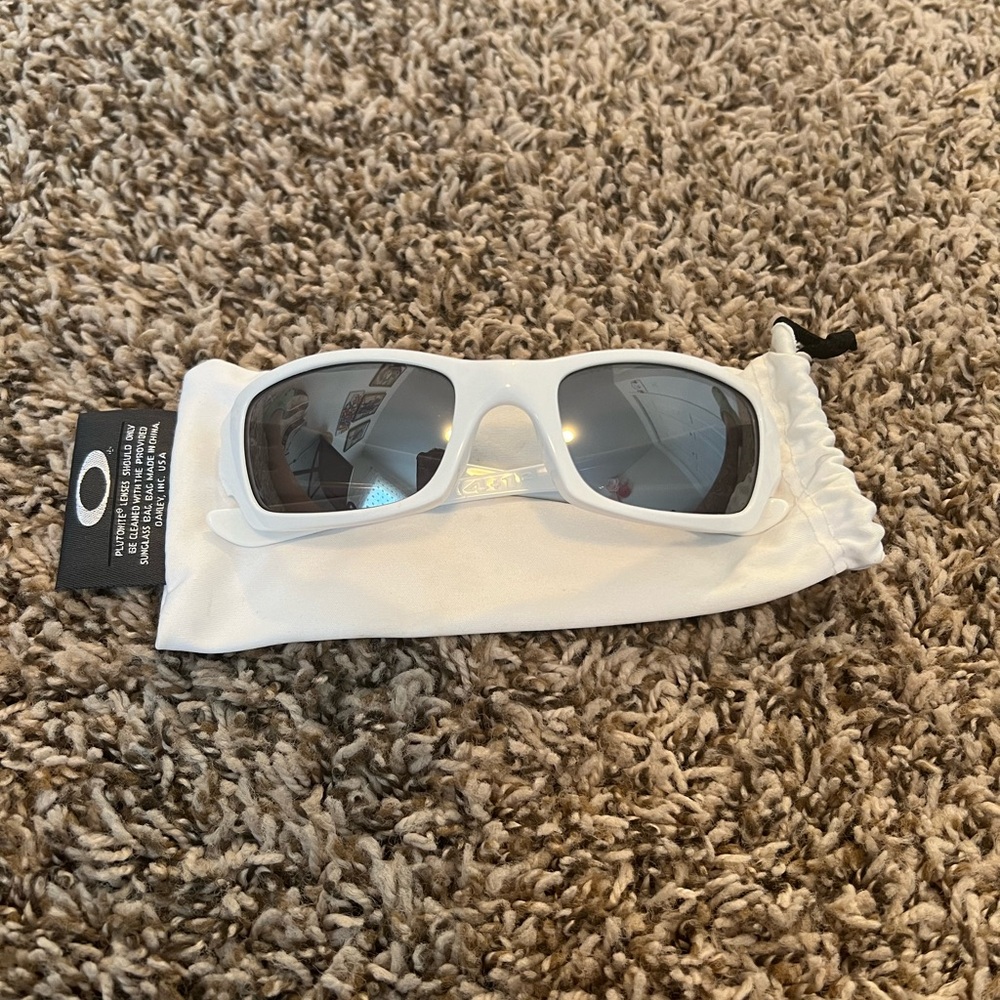 Men/Womens White oakleys